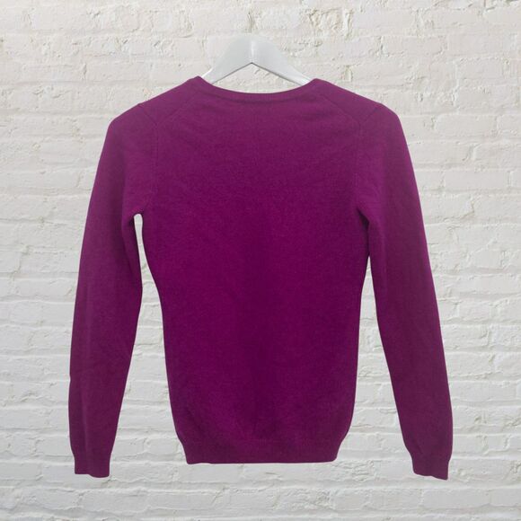 Charter Club Cashmere Sweater Size XS V-Neck Luxury Magenta Pink Purple - Picture 3 of 13
